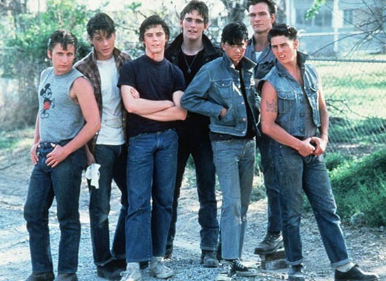 Tom Cruise vai Steve Randle (ngoài cùng bên phải) trong phim "The Outsiders" (1983).